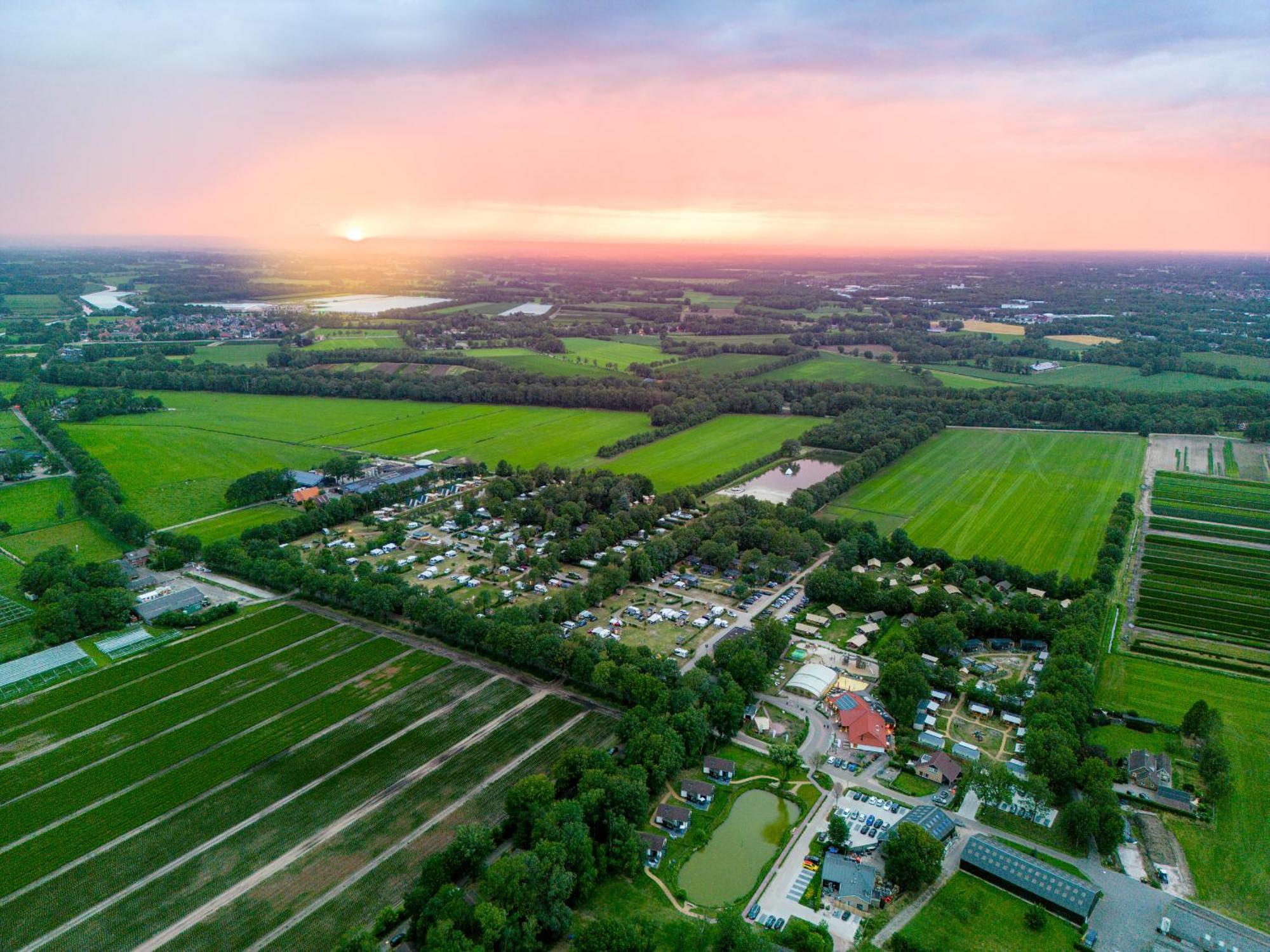Glamping Twente Hotel เดเนกัมป์ ภายนอก รูปภาพ